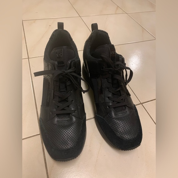 Michael Kors womens size 8 sneakers in black - Picture 1 of 5
